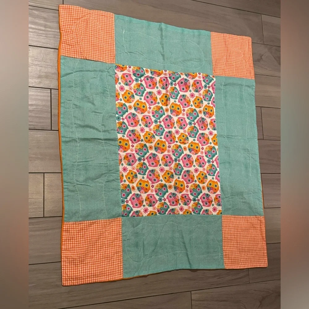 Handmade Owl Patchwork Quilt 33x40in no stains or wear baby blanket